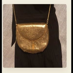👇🏻$Reduced to lowest price. Retro/Vintage gold shimmer beads clutch